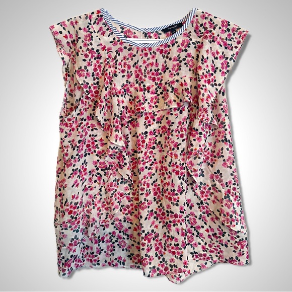 RW&CO. Tops - ❤️ 3/$15❤️ RW contrast trim Ruffle detail blouse